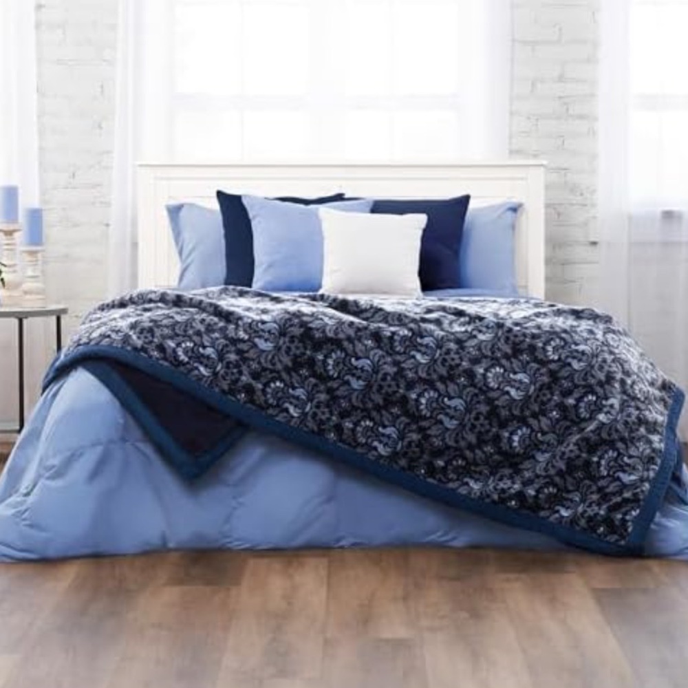 NWT Ashford Home Twin Size Cozy Blanket Only-60” x 80”